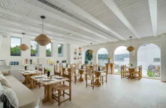 Miyue · Shenzhen Blue and White Saint Island Cliff Hot Tub Boutique Stay