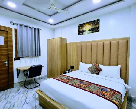 HOTEL AARAV GRAND โรงแรมในมธุระ