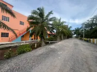 Capital O 91206 Homestay Pelangi Ban Pecah (Muslim Only)