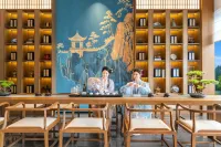 Moshang Qingju Hotel (Xingyi Sunshine Valley Tourist Resort)