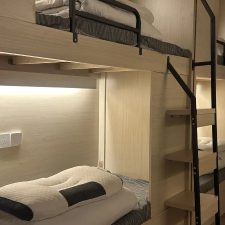 Shenyue International Youth Hostel (Pingzhou Subway Station) Отели рядом с достопримечательностью «Станция метро Pingzhou »