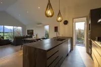 Beautiful 3 bedroom home | Hot Tub | Stunning View - Homestays