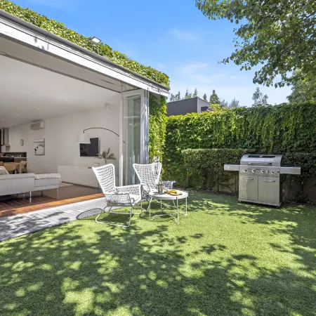 St Kilda Style - Stunning 3 Bedroom House