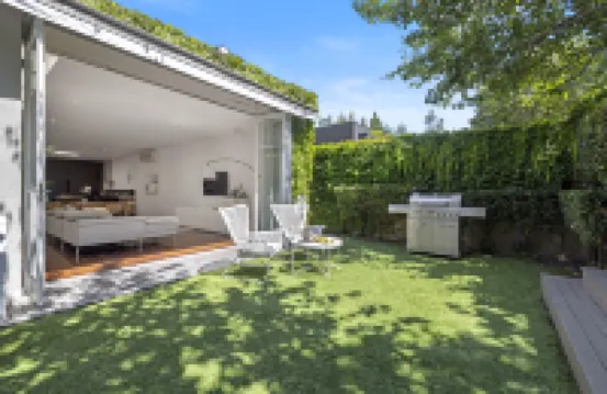 St Kilda Style - Stunning 3 Bedroom House