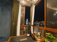 Miss Dong’s River View Homestay, Fenghuang Ancient Town - ที่มีบาร์