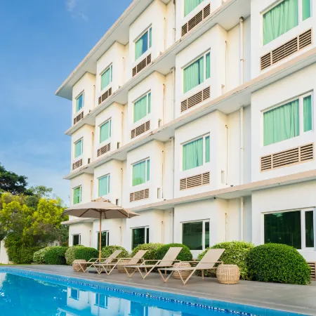 Microtel by Wyndham South Forbes Near Nuvali