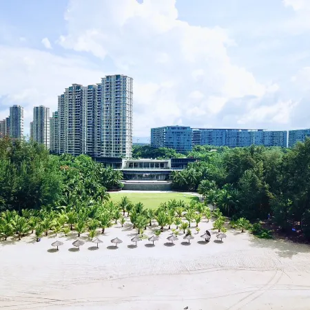 Blue Cloud Seaside Holiday Apartment (Lingshui Qingshui Bay Branch)