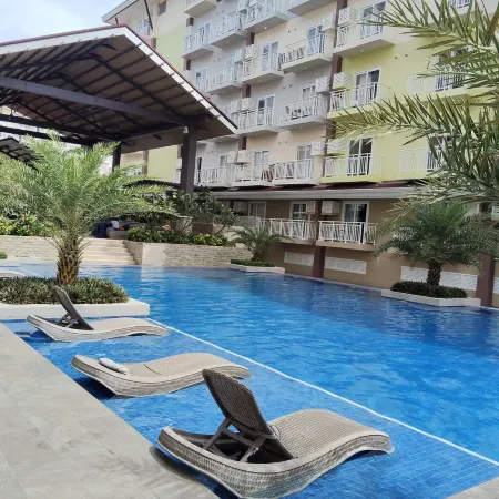 Furnished one bedroom condo near airport
