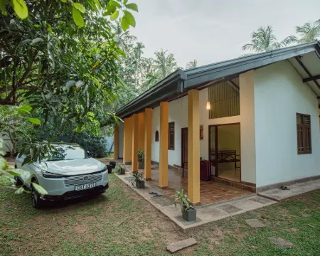 Airport Serenity Villa Hotels in Gampaha