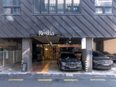 เรสเทีย สเตย์ สวอน สเตชั่น โรงแรมในซูว็อน