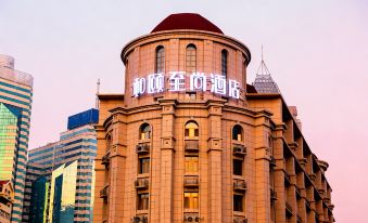 Yitel Collection Hotel (Qingdao Railway Station Zhanqiao Seaview)