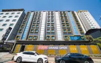 Hwaseong World Tourist Hotel - parking