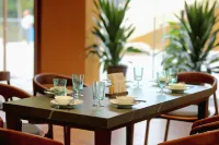 ซานเซีย ทีทาวน์