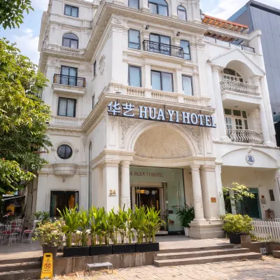 Hua Yi Hotel Phu My Hung - Korean Street Hotel berhampiran Sân vận động CIS