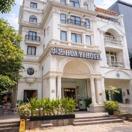 Hua Yi Hotel Phu My Hung - Korean Street Отели рядом с достопримечательностью «Район 7»