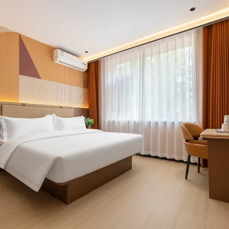 Qingju Hotel (Dalian Railway Station Dongguan Street)