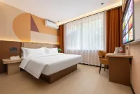 Qingju Hotel (Dalian Railway Station Dongguan Street)