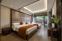 Phoenix Wanfeng Yushe Light Luxury Homestay (Hongqiao Branch, Fenghuang Ancient Town) - Romantic