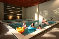 Mile Shiyue Boya Hot Spring Hotel ((Huquan Ecological Garden Huquan Banshan Hot Spring Shop)) - Romanttinen