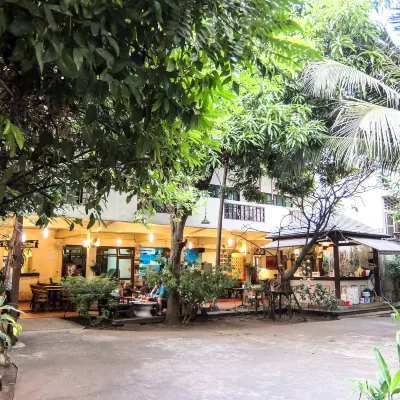 Lamphuhouse Bangkok Hotels near Thammasat University