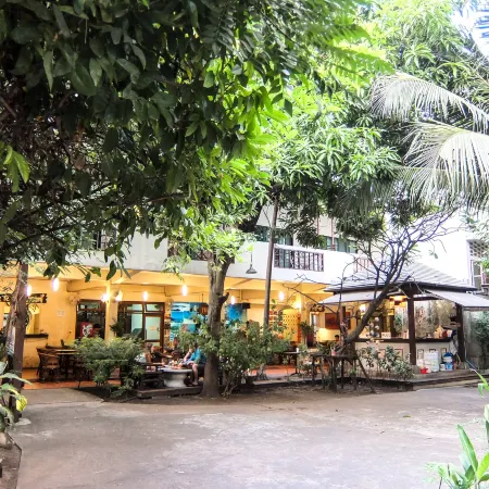 Lamphuhouse Bangkok Отели рядом с достопримечательностью «Дорога Рамбуттри»