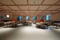 Serene Hongshan Design Guesthouse (Urumqi CCMALL Times Square) - spa