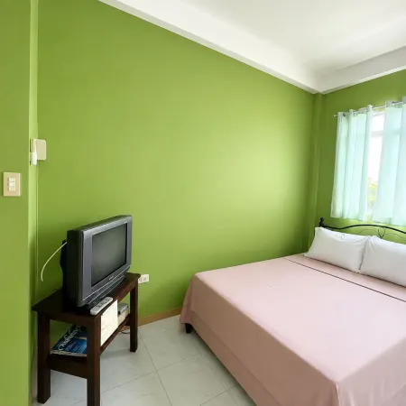 RedDoorz at Nabas Business Center Inn Aklan