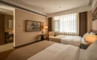 Qingman · Aesthetic Designer Homestay (Yiren Ancient Town Branch) - balcony