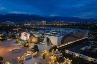 Holiday Inn Express Dujiangyan CTC by IHG - parking
