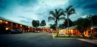 Bega Downs Motor Inn - Parkplatz