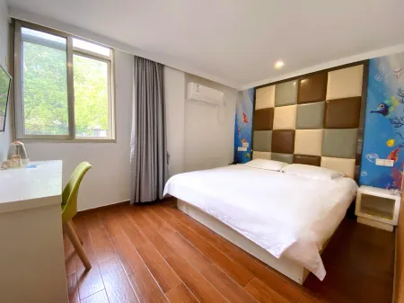 Pod Inn Hotel (Shanghai Hongqiao Airport Songhong Road Subway Station) Отели рядом с достопримечательностью «Xinjing Park»