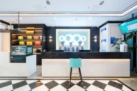 Xana Hotelle (Pingdingshan Heping Road Pedestrian Street) - Hot Tub