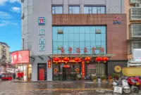 Pai Hotel (Xiangcheng Lianhua Avenue People's Park) Hotel berhampiran Xiangcheng Gymnasium