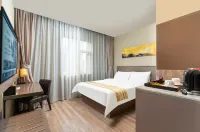 Home Inn Select Hotel (Jinan Gaoxin Wanda Qilu Software Park Subway Station Branch) Hotels in Huanlian Night Market/Wanda Plaza