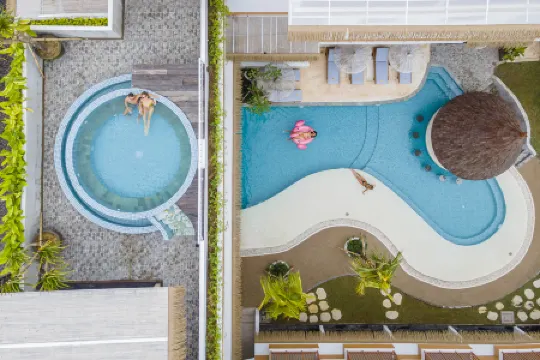 Roomates Canggu Surf Camp  by Ini VIE Hospitality Отели рядом с достопримечательностью «Pererenan Beach»