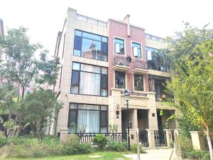 Huaren Yiju Self-service Apartment (Xinye Legal Culture Plaza)