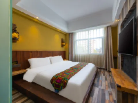Wayalu Theme Hotel (Forest Lake Branch on March 3rd Avenue, Wuzhishan) Hotels in Wuzhishan