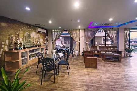 Chimera Hotel Отели рядом с достопримечательностью «M-Cubed Bar»