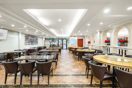 Ruixuan International Hotel (Shanghai Pudong Airport) Отели рядом с достопримечательностью «Sanda University (Jinhai Road)»