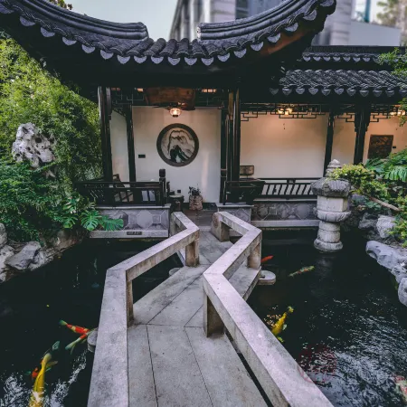The Boutique Hotel with Authentic Antique Collection & Suzhou Garden Отели рядом с достопримечательностью «Чунцин Цзян и Улицы и начальная школа»