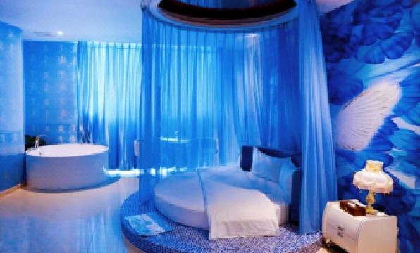 Love Me Couples' Theme Hotel