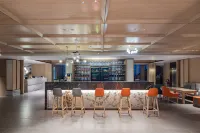 Weijianshan Homestay (Shennongjia Muyuzhen Xiangxi Street Branch) - Quầy bar