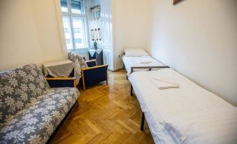 Hungaria Center apartment 5 bedrooms for 19person