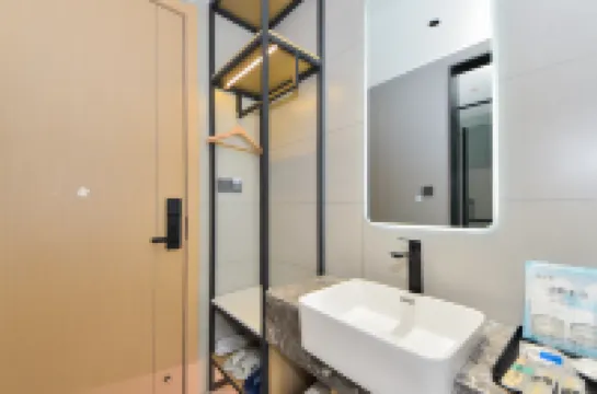 銀華スマートチョイスホテル（大理高速鉄道駅洱海公園）