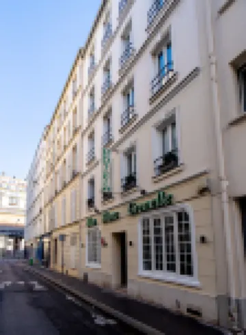 Hotel Lilas Blanc Các khách sạn gần Tháp Eiffel