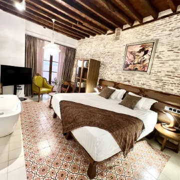 Anahita Boutique Hotel