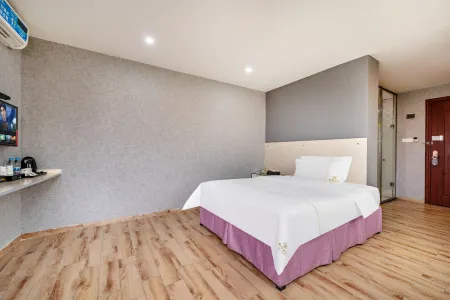 Home Inn Huayi (Guangzhou Huadu Overseas Chinese Technology Industrial Park)