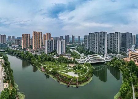 Yuejiang Hotel (Changsha Yanghu New Town Subway Station) Отели рядом с достопримечательностью «Xie Zilong Photography Museum»