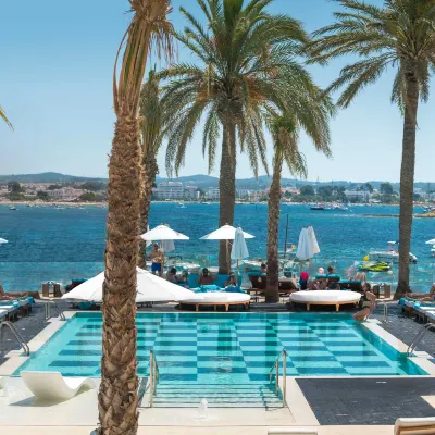 أماري بيتش هوتل إيبيزا - لدالغن ريكومينديد Hotels near شاطئ إس بويت (Es Pouet Beach)
