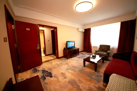 Wanxiang VIP Building (Honglou Museum) Отели рядом с достопримечательностью «Tacheng Red Mansion Museum»